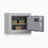 Tresor Ansicht geöffnet, mit Beispieleinrichtung, RAL 9006 Weißaluminium