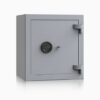 Tresor Ansicht geschlossen, Doppelbart-Sicherheitsschloss, RAL 9006 Weißaluminium